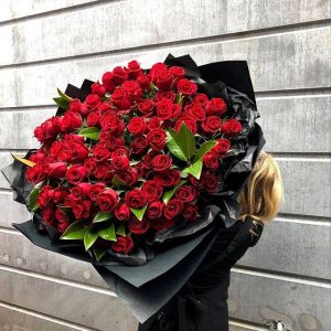 99 red roses bouquet
